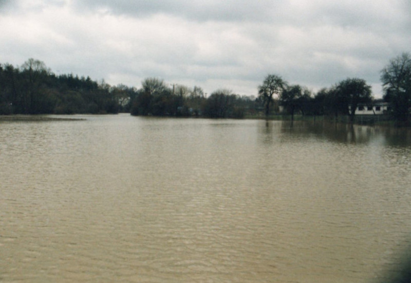 Pegnitzhochwasser 1988, Blick in südwestliche Richtung zum Bahnhof